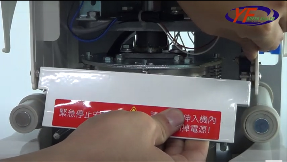 Automatic Sealing Machine Repair video,Error code E07 the safety door problem